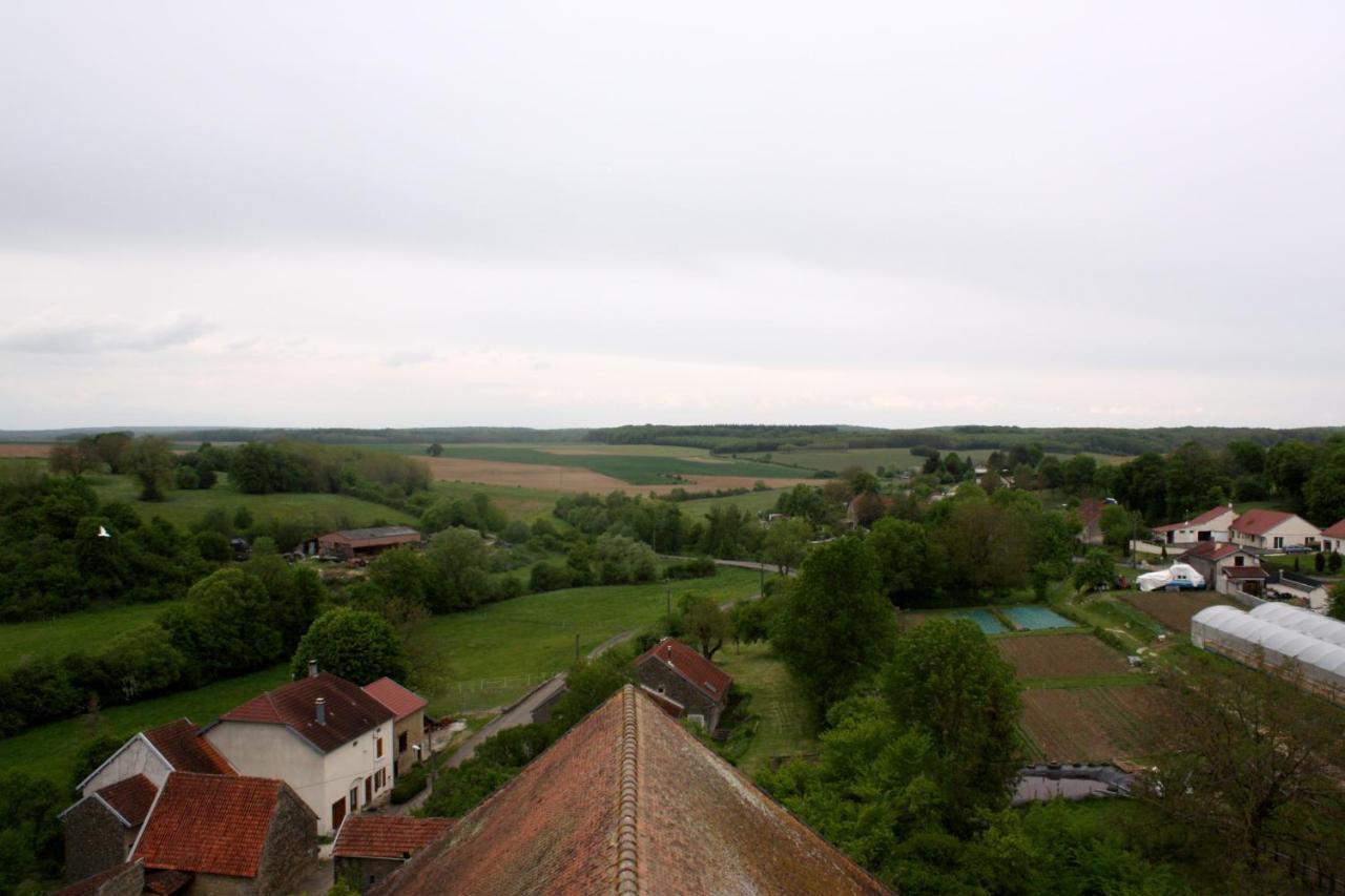 Le Vieux Presbytere Bed & Breakfast Confracourt Exterior photo